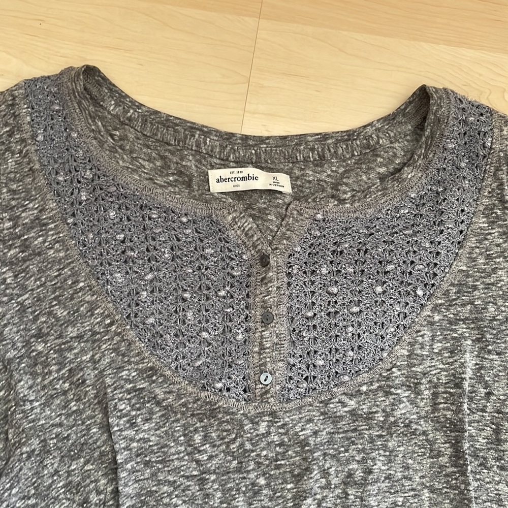 Abercrombie kids gray knit lace long sleeve shirt - Picture 3 of 3
